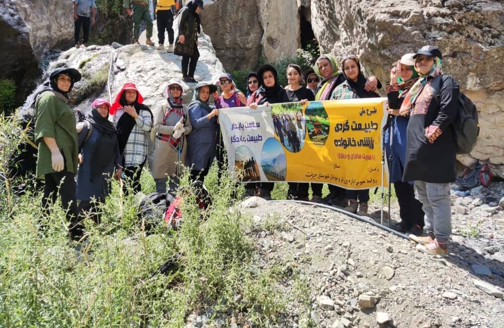 صعود کمیته کوهنوردی جیرفت به بام استان کرمان