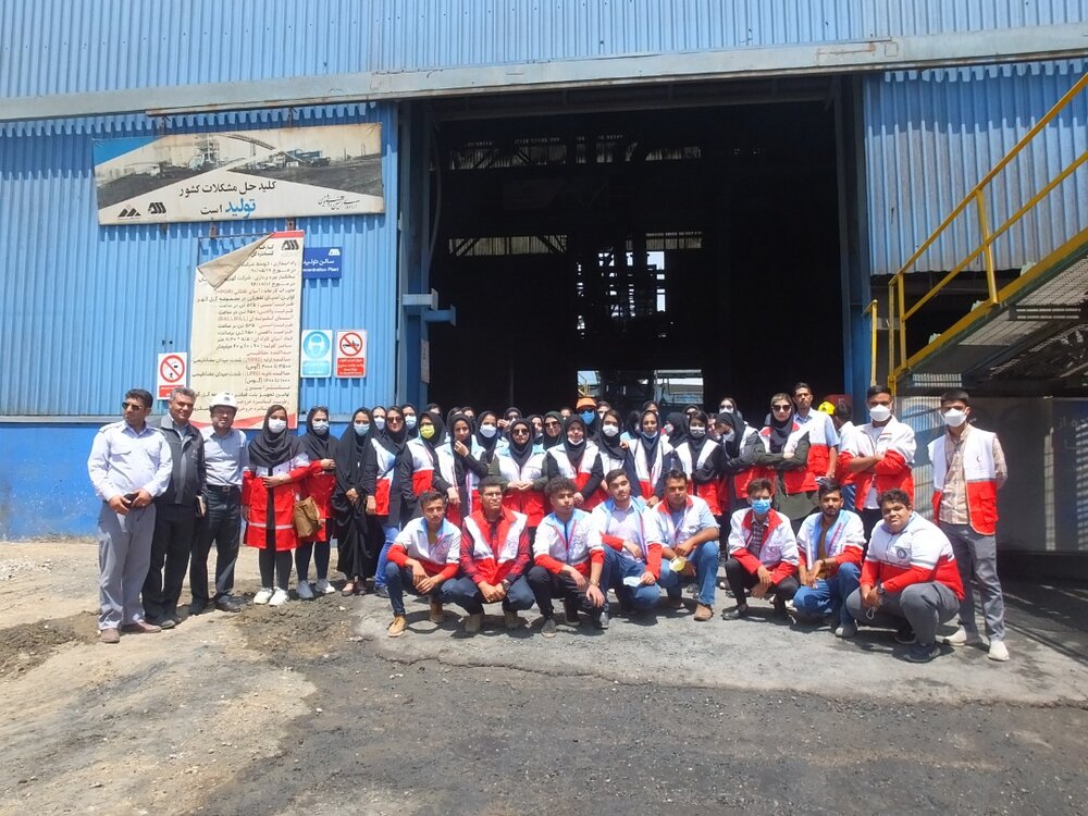 بازدید اعضاء جوانان جمعیت هلال احمر سیرجان از معدن گل کهر