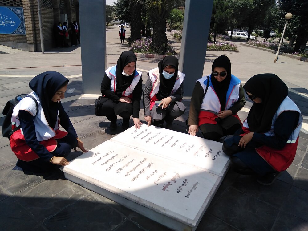 بازدید اعضاء جوانان جمعیت هلال احمر سیرجان از معدن گل کهر