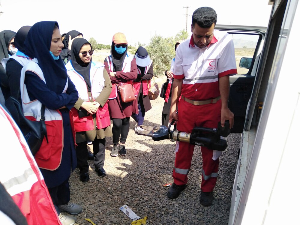 بازدید اعضاء جوانان جمعیت هلال احمر سیرجان از معدن گل کهر