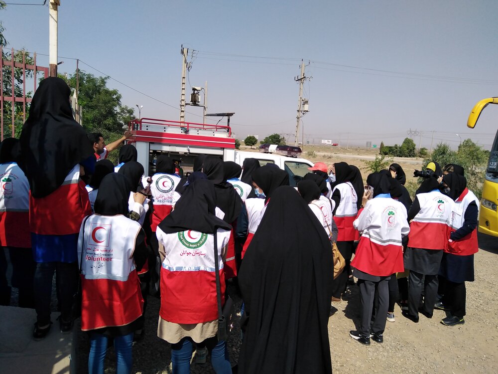 بازدید اعضاء جوانان جمعیت هلال احمر سیرجان از معدن گل کهر