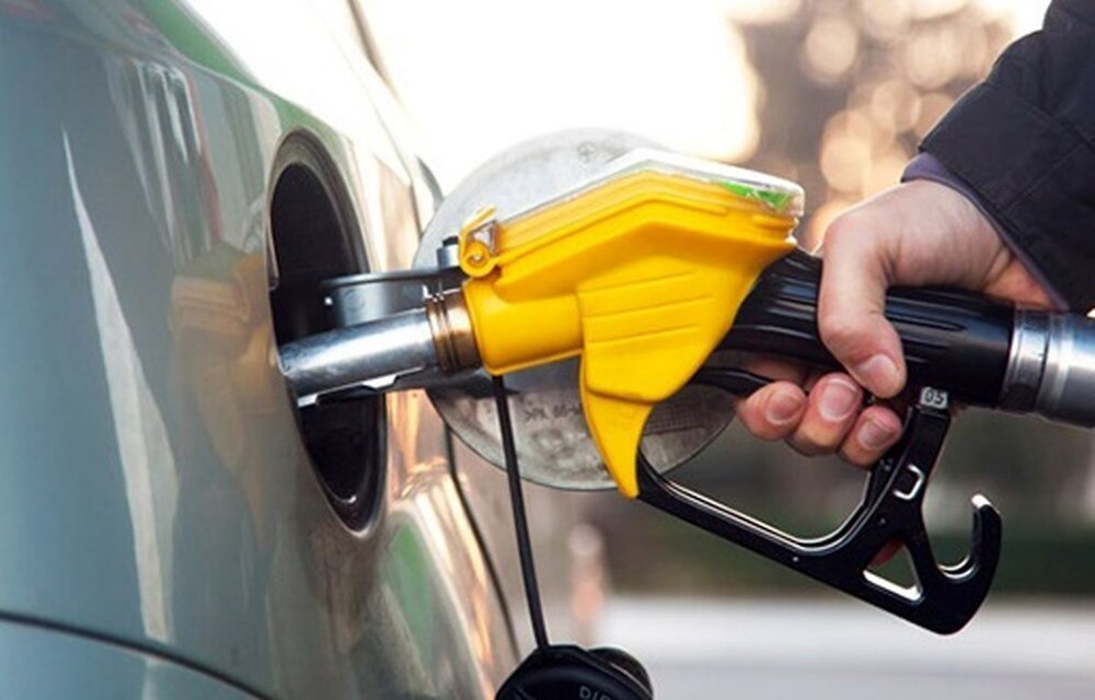 افزایش قیمت بنزین در دستور کار نیست
