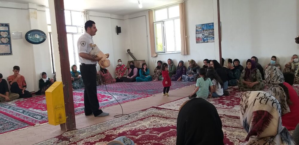 آموزش همگانی اورژانس پیش بیمارستانی  با هدف افزایش آگاهی عمومی در کردستان