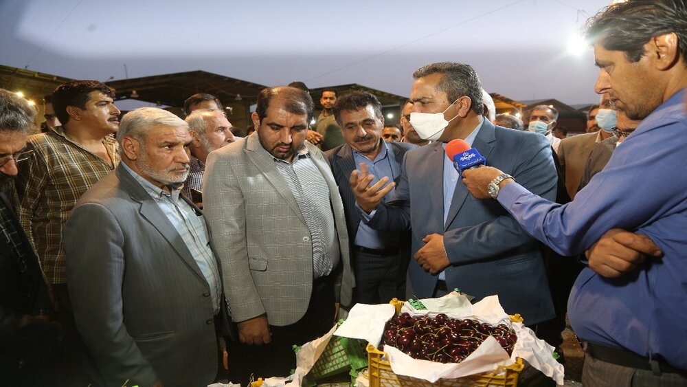  بازدید از میدان میوه و تره بار کرمان توسط ستاد تنظیم بازار استان
