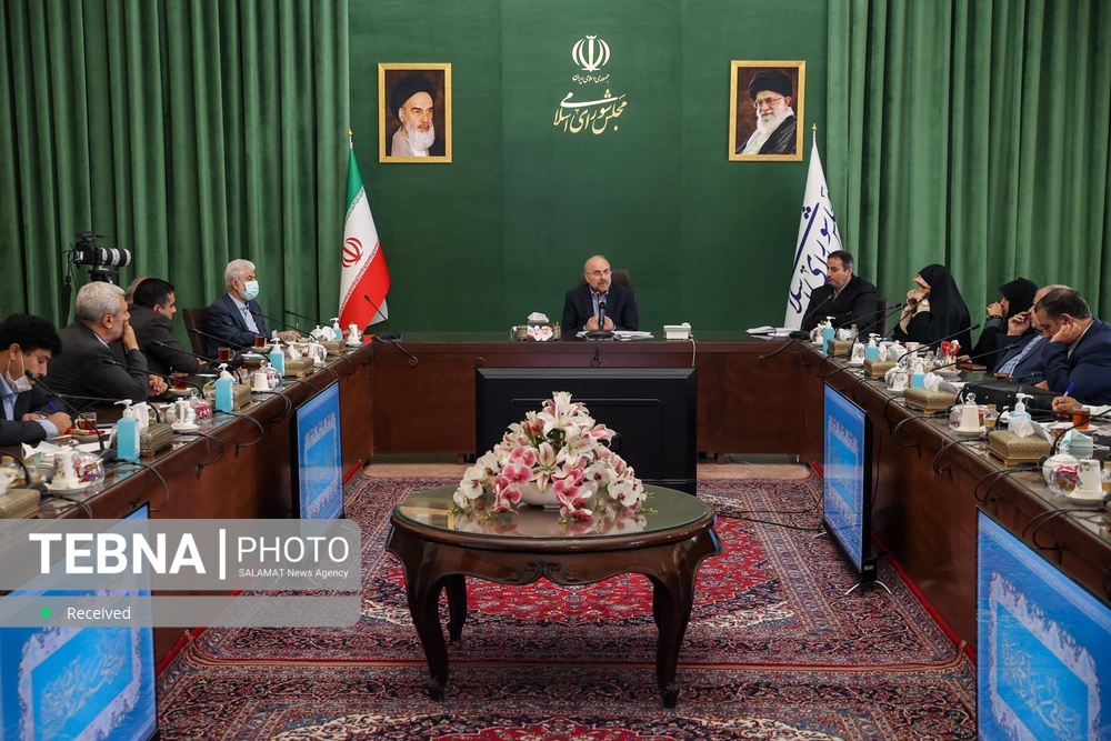 بلاتکلیفی 33 هزار کادر بیمارستانی فعال در زمان کرونا/نیازمند انقلاب سوم در حوزه سلامت کشور هستیم