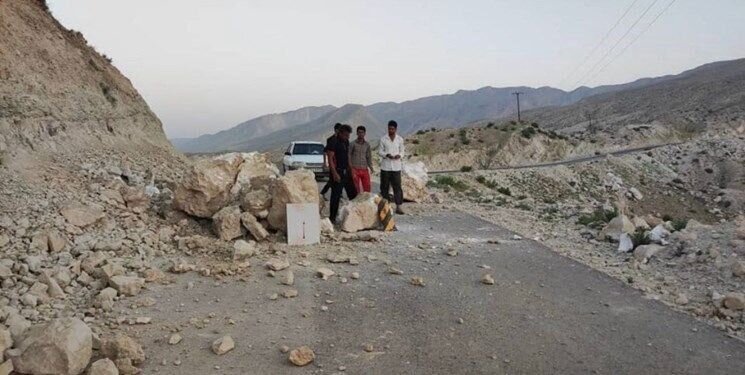 وزیر کشور برای بررسی وضعیت زلزله‌زدگان وارد بندر لنگه شد