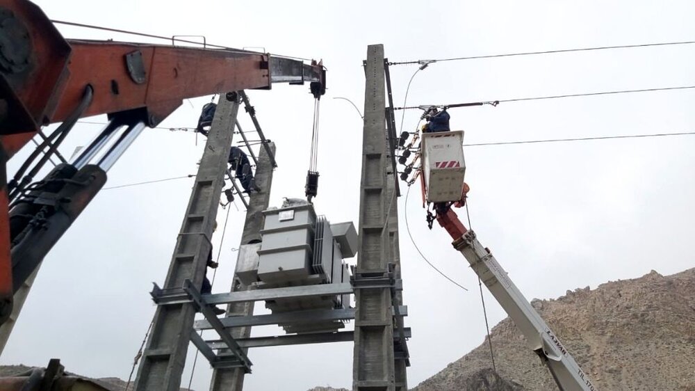 شبکه برق ۹۰ روستای دیواندره بهسازی شد