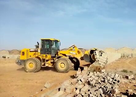 تخریب آلونک های ساخته شده در اراضی دولتی کرمان