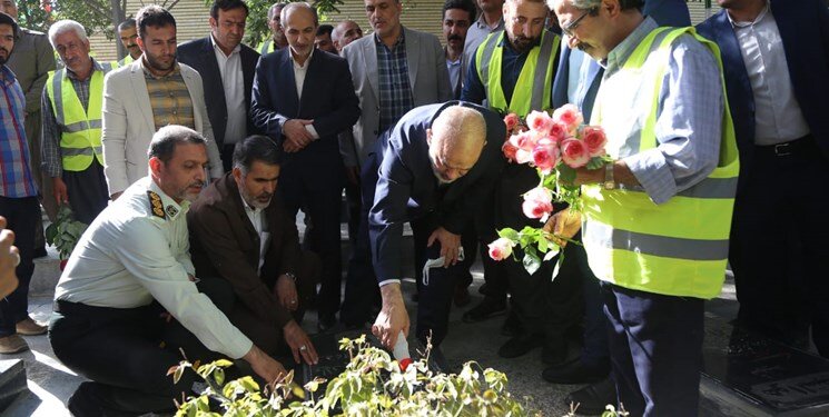 ادای احترام وزیر کشور به شهدای کردستان