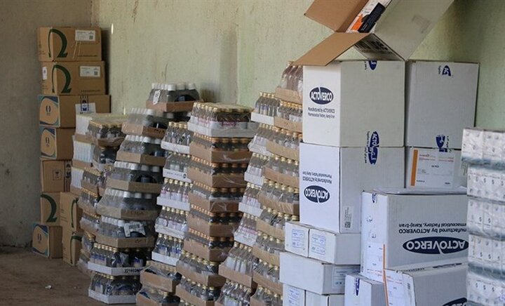 قاچاق دارو در ۲ بخش «فرآورده‌های بدون مجوز و تولیدات دارای مجوز یا وارداتی» انجام می‌شود