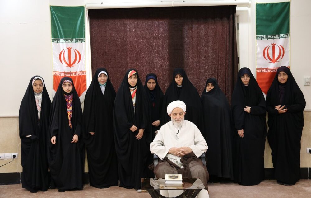 اراده خداوند متعال بر این است که همه مسلمان ها با زبان واحد با خدا صحبت کنند