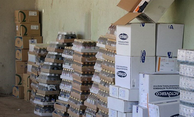 قاچاق دارو در ۲ بخش «فرآورده‌های بدون مجوز و تولیدات دارای مجوز یا وارداتی» انجام می‌شود