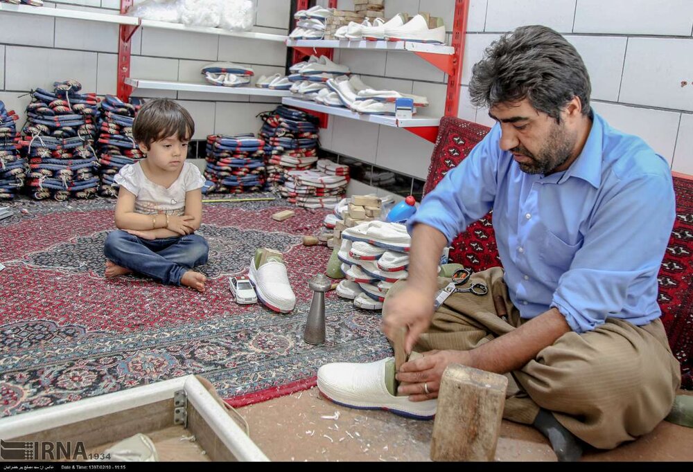 ۲۸ هزار نفر هنرمند صنایع‌ دستی در استان کردستان فعالیت می کنند