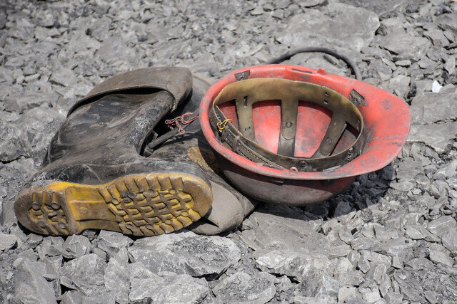 در پی حادثه ریزش معدن در ارزوئیه ۲ نفر محبوس شدند/ تلاش برای نجات آنان ادامه دارد
