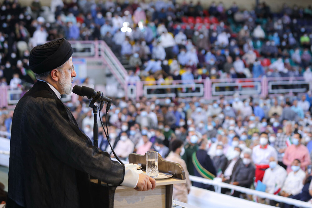 تلاشهای آحاد مختلف مردم در جایگاههای مختلف، برای کشور تولید قدرت و اقتدار میکند