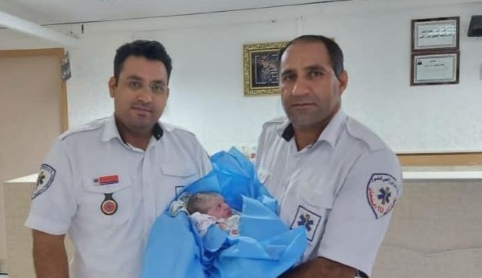 تولد نوزاد عجول بارانی در آمبولانس رفسنجان