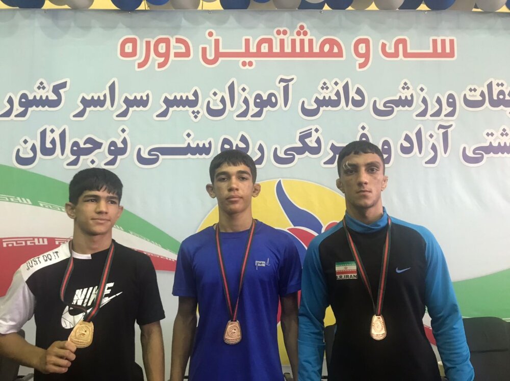درخشش دانش آموزان کرمانی در مسابقات کشوری کشتی فرنگی