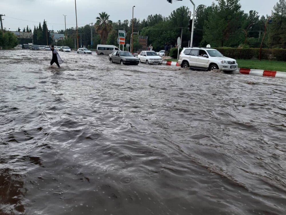 بارش بی سابقه باران و مسدود شدن جاده سیرجان_ بافت 