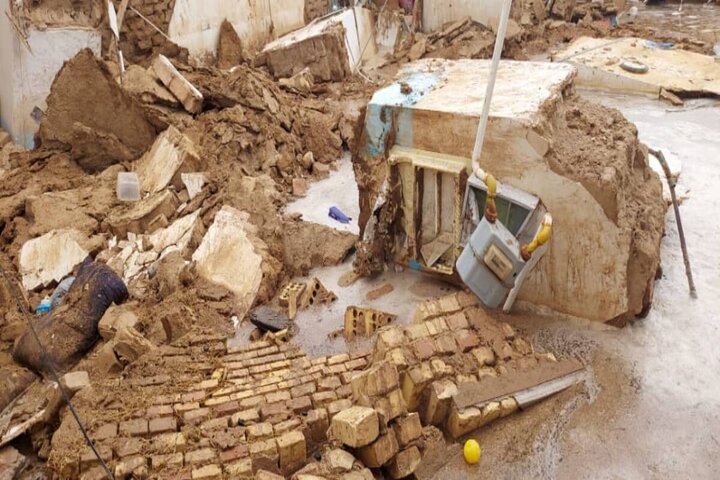 تخریب و آبگرفتگی منازل مسکونی بخش زیدآباد سیرجان/ کمک به تخلیه آبگرفتگی منازل توسط نیروی انتظامی