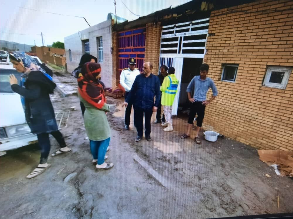 بازدید فرمانده نیروی انتظامی استان کرمان و امام جمعه سیرجان از مناطق سیلزده