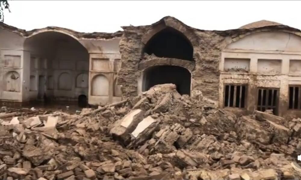 تخریب و آبگرفتگی منازل مسکونی بخش زیدآباد سیرجان و اسکان مردم در مساجد /تمامی مسئولین و نیروهای دولتی و مردمی در حال خدمت رسانی می باشند