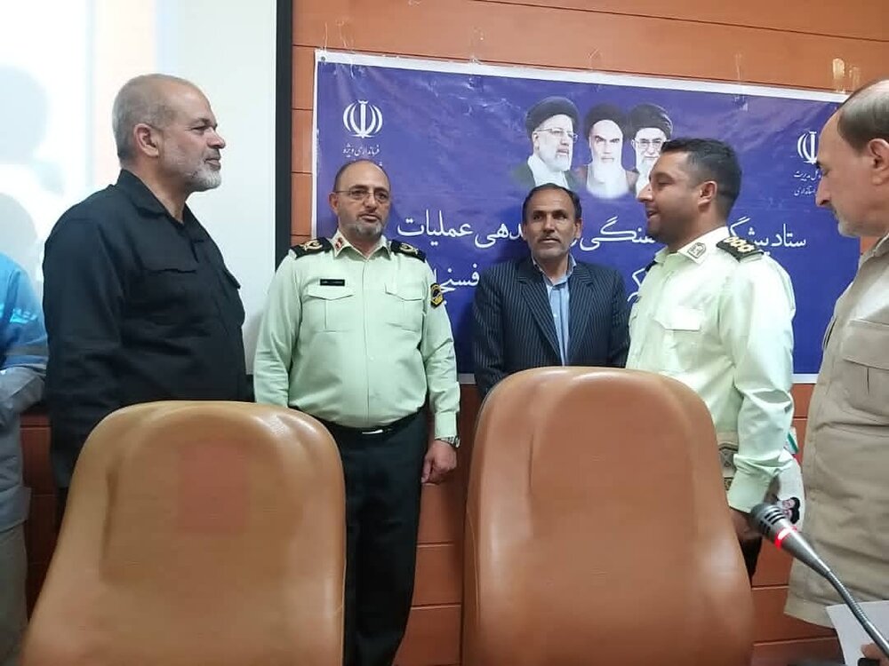 تجلیل وزیر کشور از فرمانده و دو تن از کارکنان نیروی انتظامی شهرستان انار