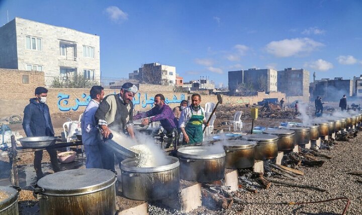 پخت ۷۲ دیگ غذای نذری در زنجان