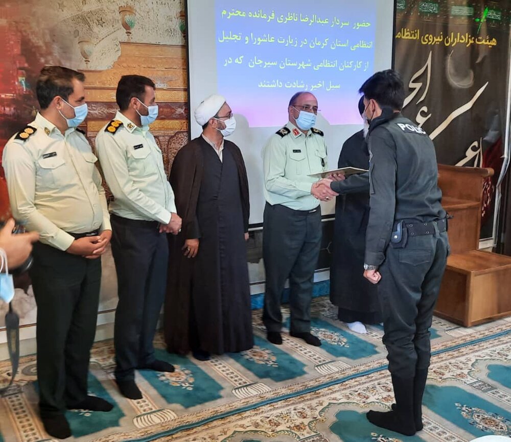 تجلیل فرمانده نیروی انتظامی استان کرمان از ماموران نقش آفرین در سیل سیرجان