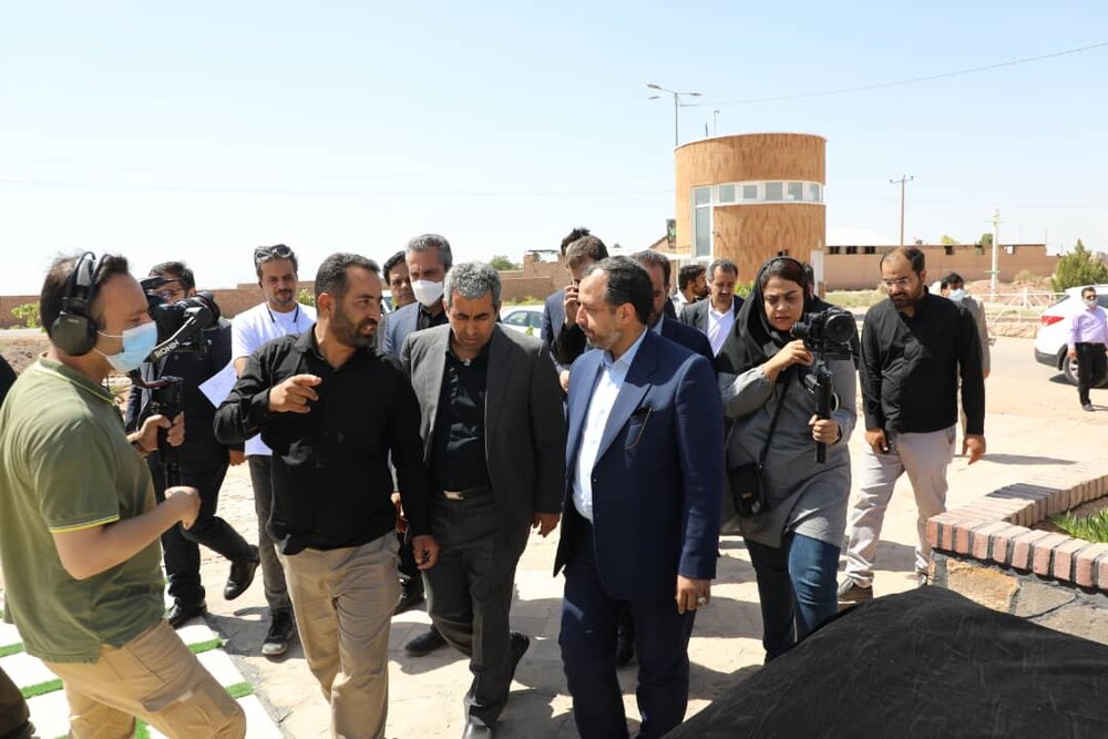 وزیر امور اقتصادی و دارایی وارد کرمان شد