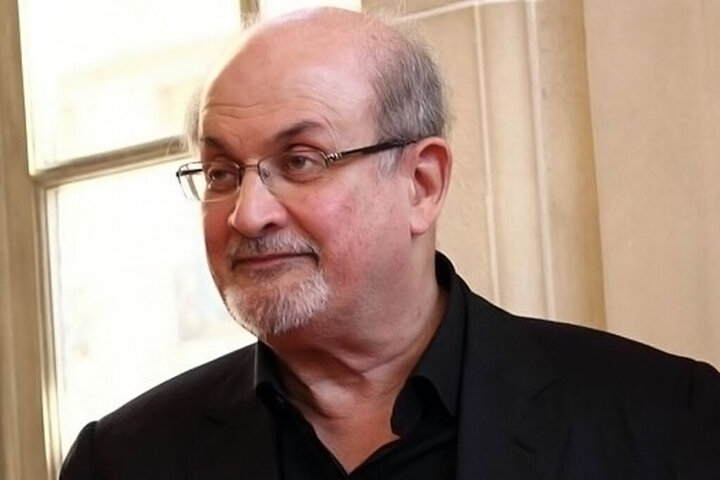 تصاویر لحظه حمله به سلمان رشدی در آمریکا