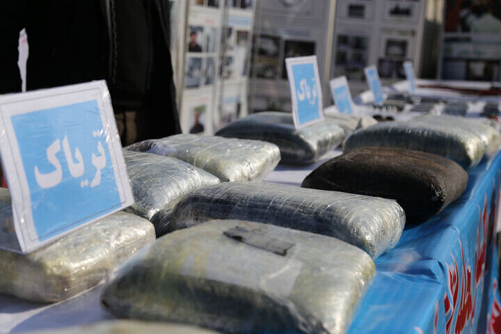 کشف بیش از ۷۰۰ کیلو مواد مخدر طی دو عملیات جداگانه در استان کرمان