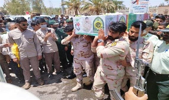 پیکر شهید مدافع امنیت، بر دستان مردم کهنوج تشییع شد