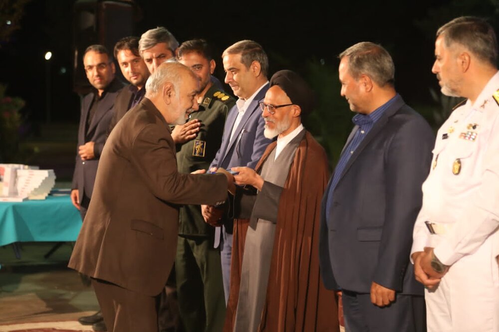 آئین تجلیل از آزادگان و مراسم رونمایی از کتاب «هشت سال و سه ماه و بیست و یک روز» در سیرجان برگزار شد