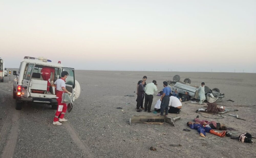 ۵ کشته و ۱۰ مصدوم طی حادثه واژگونی خودرو حامل اتباع افاغنه در محور فهرج به زاهدان