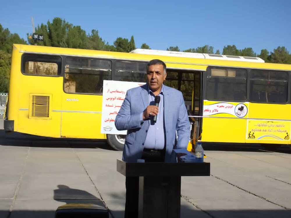بهره برداری از اولین اتوبوس ویژه کم توانان جسمی در سیرجان