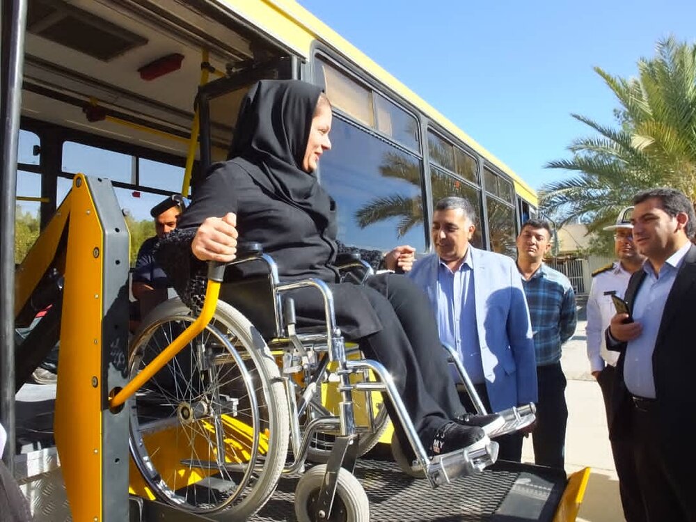 بهره برداری از اولین اتوبوس ویژه کم توانان جسمی در سیرجان