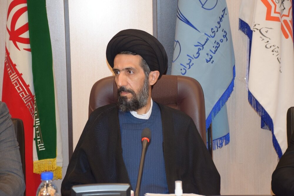 برخورد با صاحبان انشعابات غیر مجاز / پیگیری رفع مشکل معارضین در مسیر خط انتقال آب شرب سد آزاد به سنندج
