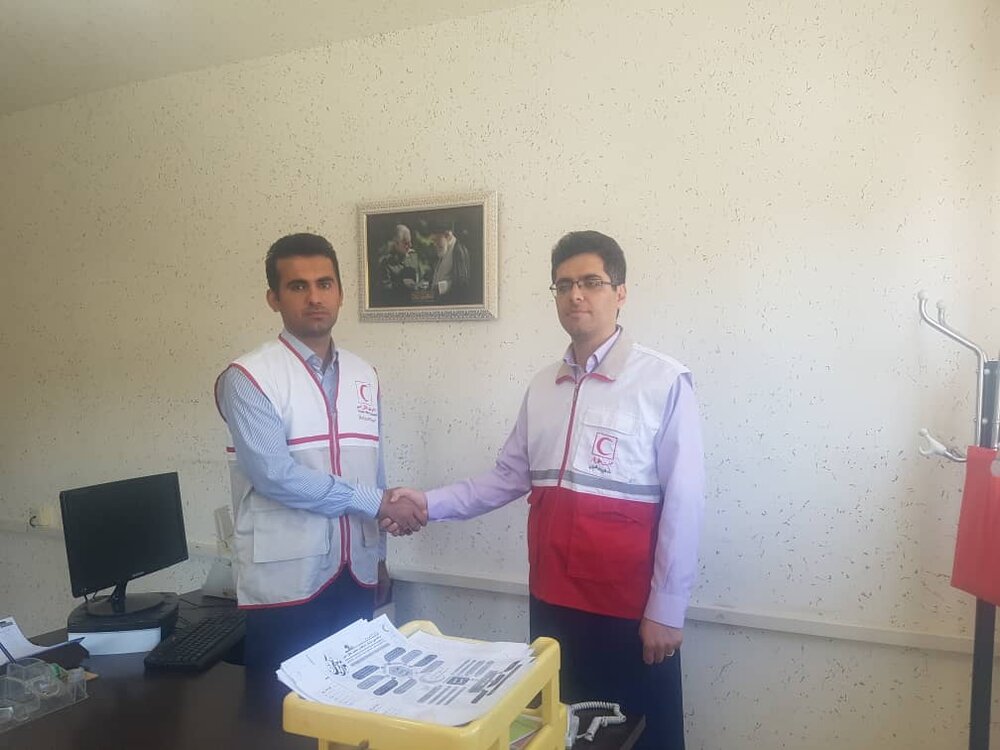 مدیرکل دفتر مدیریت عملکرد، بازرسی و امور حقوقی استانداری کردستان داوطلب جمعیت هلال احمرکردستان شد