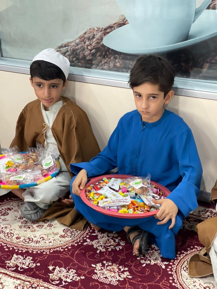 پذیرایی گروه جهادی راه بی پایان از زوار امام حسین (ع) در فرودگاه لامِرد