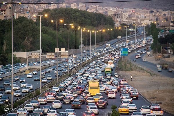 ترافیک سنگین درمحورهای چالوس و هراز و ایلام - سرابله - حمیل