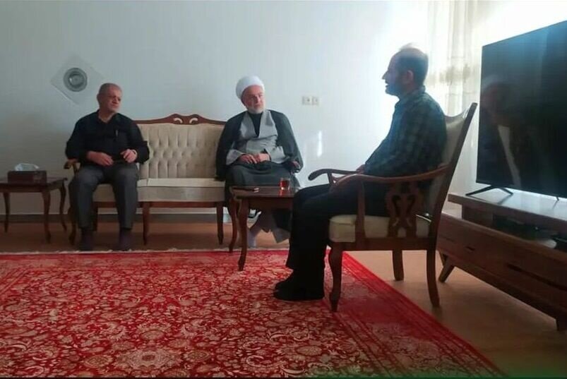 دیدار نماینده ولی فقیه در کردستان با خانواده مهسا امینی