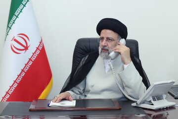 گفتگوی تلفنی آیت‌الله رئیسی با خانواده شهید مدافع امنیت، زنده‌یاد حسین اجاقی
