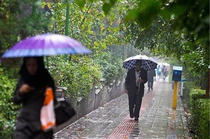 کاهش دما در نوار شمالی کشور/ بارش پراکنده باران و وزش باد شدید در پایتخت
