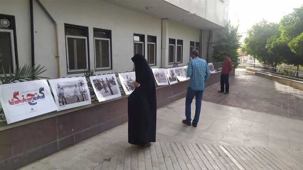 برپایی نمایشگاه عکس «جلوهای دفاع مقدس »در مرکز آموزش درمانی حضرت زینب (س) شیراز