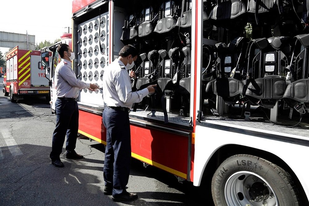 توزیع ماشین‌آلات و تجهیزات آتش‌نشانی در شهرداری‌ها