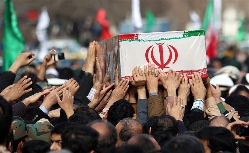 تشییع و تدفین پیکر مطهر شهید مدافع امنیت بر دستان مردم دیار کریمان