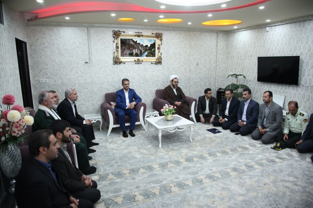 دیدار استاندار کردستان با خانواده ۲ شهید فراجا در شهرستان قروه