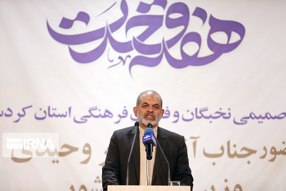 وظیفه همه ما حفظ آرامش برای توسعه کردستان است/ کسانی که آرامش مردم را به بهم می زنند دشمن ملت هستند