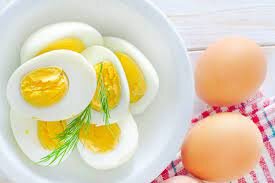 افراد بالای ۵۰ سال روزانه چند عدد تخم مرغ مصرف کنند؟ افراد بالای ۵۰ سال روزانه چند عدد تخم مرغ مصرف کنند؟