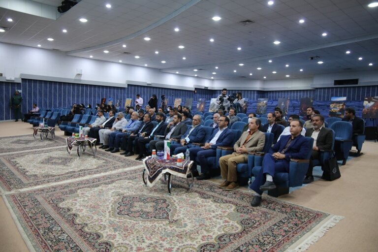 دومین جشنواره نگارش "چراغ روشن رابطه" در کرمان، به کار خود پایان داد